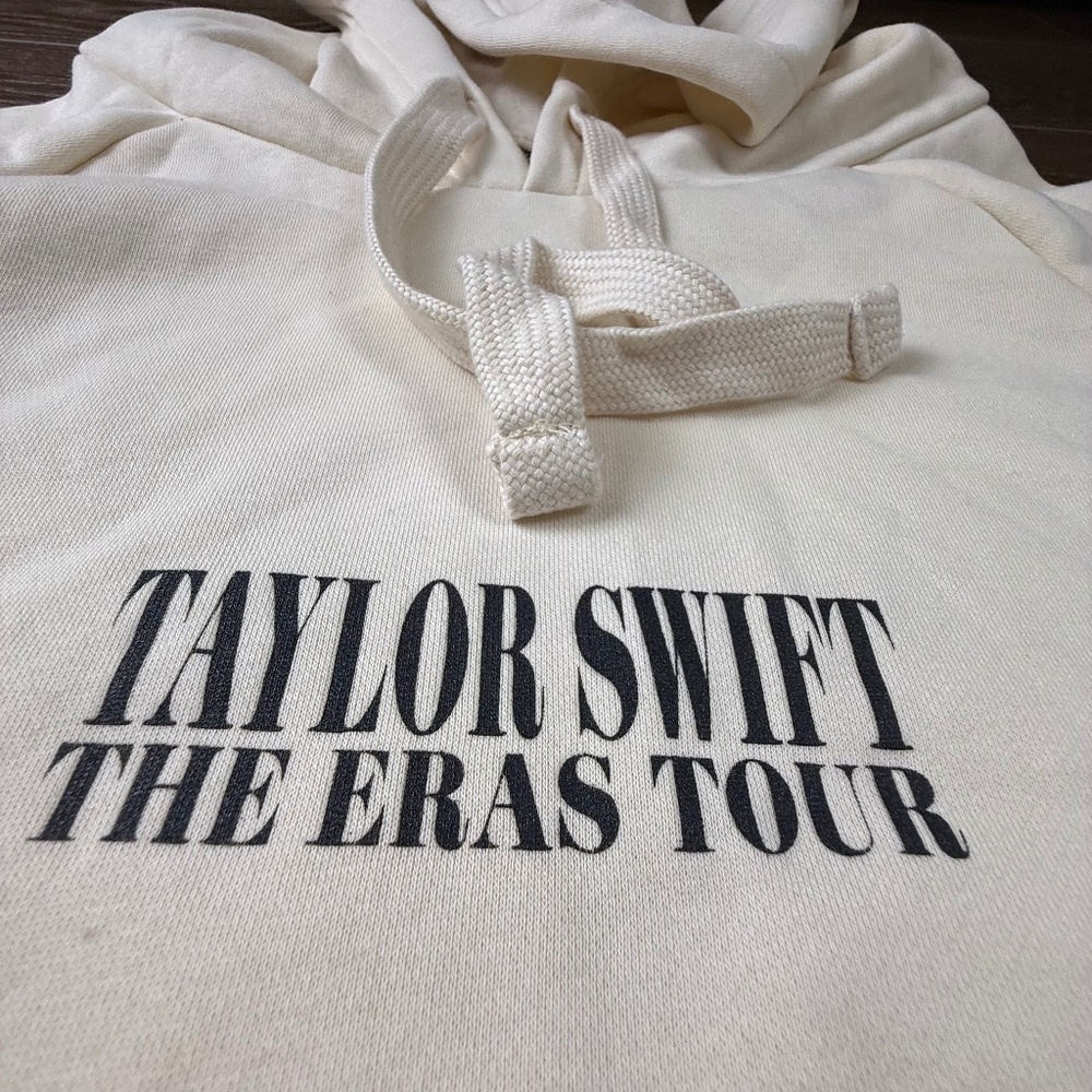 Taylor Swift The Eras Tour Hooded Sweatshirt Cream XL Pictures Logo Concert